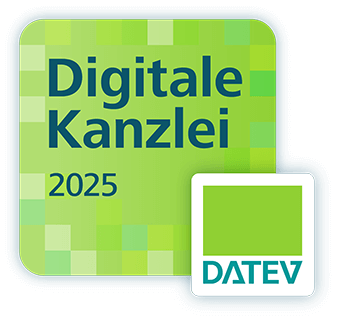 Grünes Logo mit Schriftzug Digitale Kanzlei 2025, daneben DATEV-Logo auf quadratischem Hintergrund.
